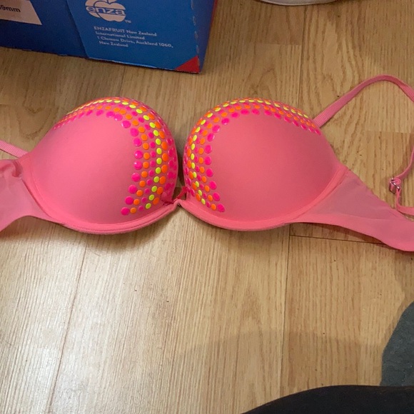 Never worn push-up bra - Picture 2 of 3